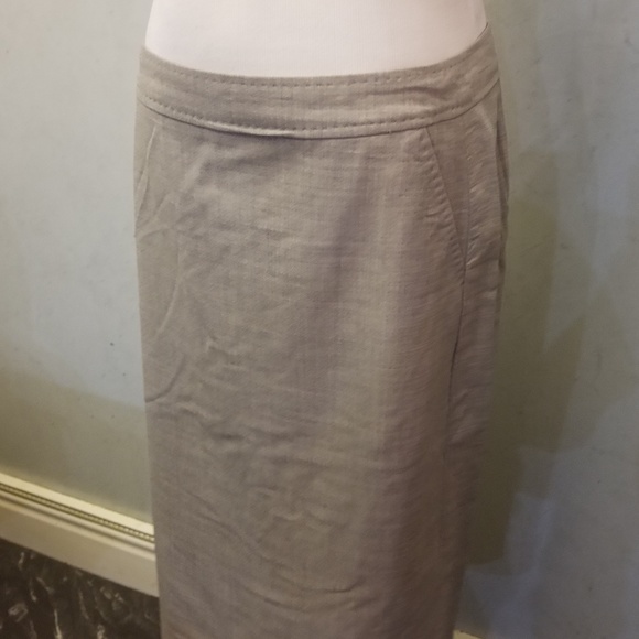 Banana Republic wool pencil skirt (P6) - Picture 3 of 7